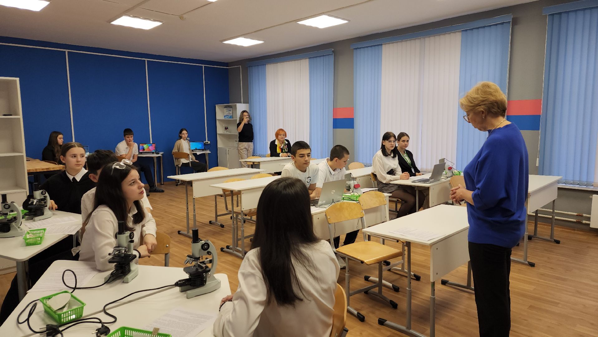 вертикалки, пушкино, школа, образовательный центр, цифровые технологии, точка роста, учителя, школьники,биология,