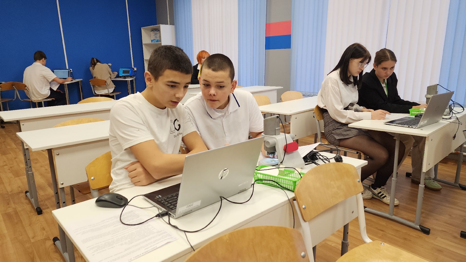 вертикалки, пушкино, школа, образовательный центр, цифровые технологии, точка роста, учителя, школьники,биология,