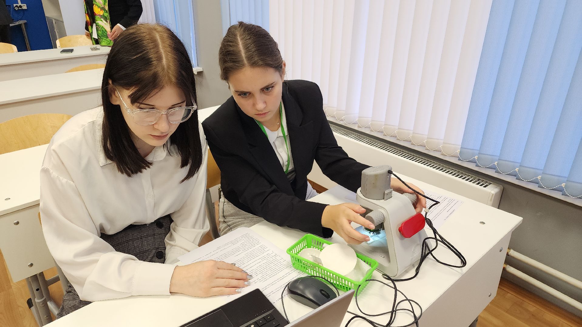 вертикалки, пушкино, школа, образовательный центр, цифровые технологии, точка роста, учителя, школьники,биология,