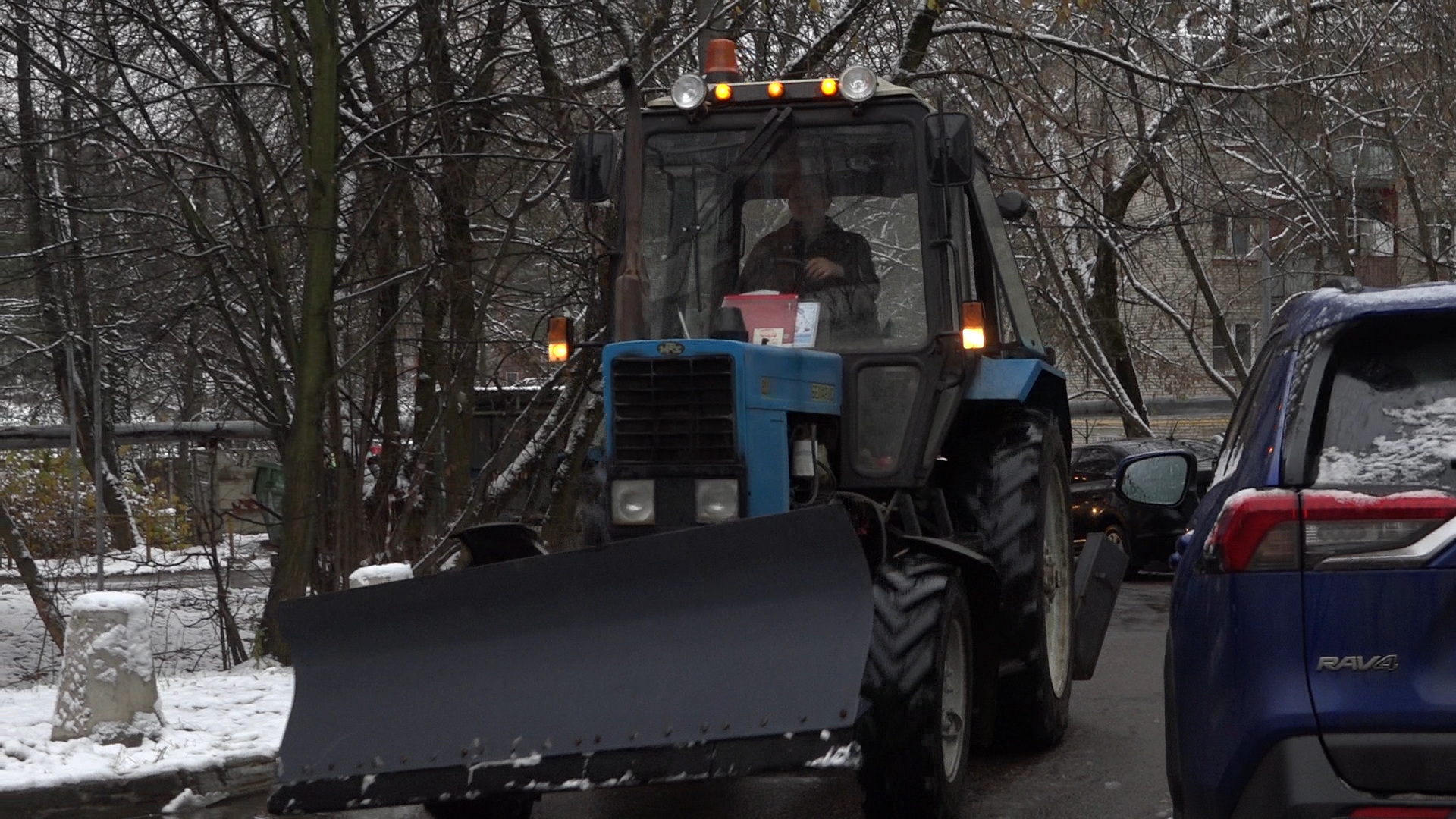 уборка улиц города, власиха уборку улиц, первый снегопад, власиха жкх, заозерный власиха,вертикалки, вертикальное видео,