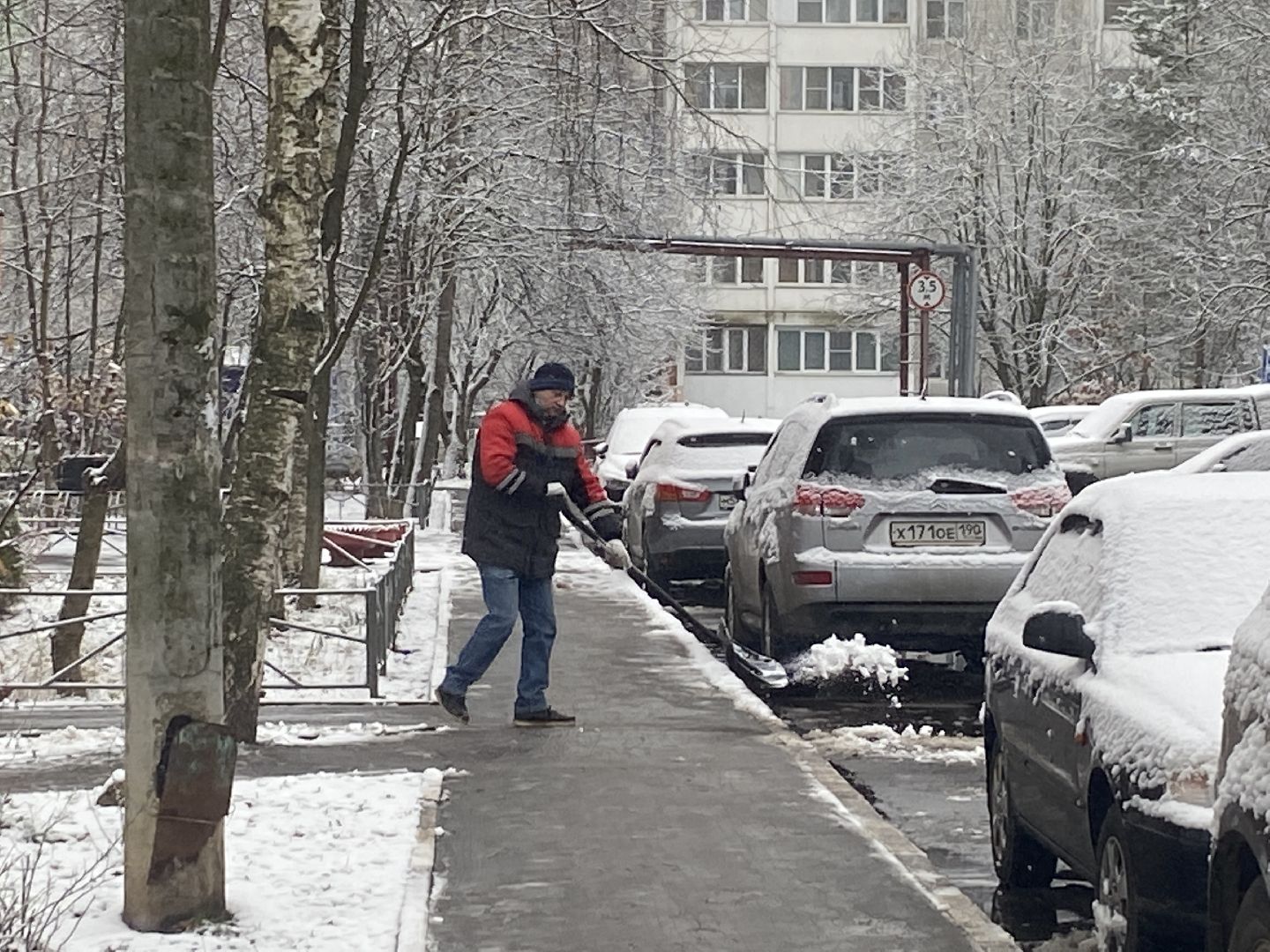уборка улиц города, власиха уборку улиц, первый снегопад, власиха жкх, заозерный власиха,вертикалки, вертикальное видео,