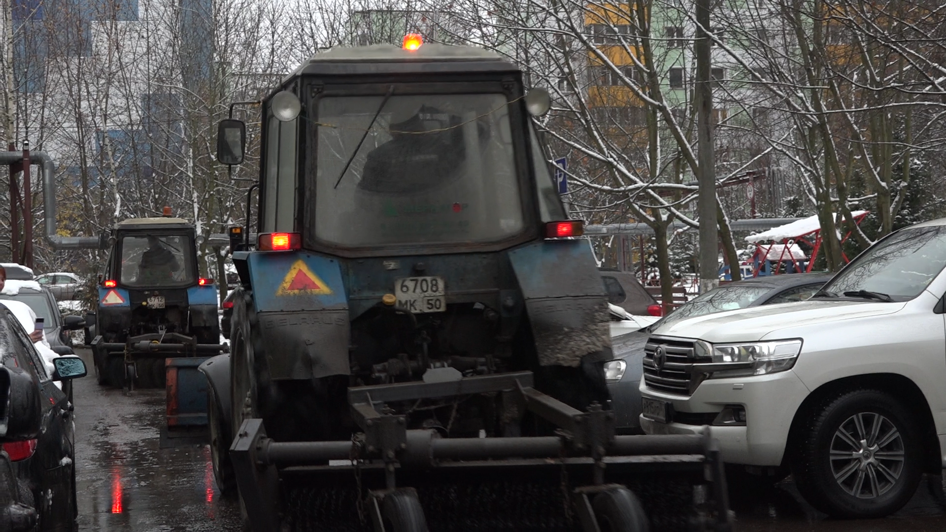 уборка улиц города, власиха уборку улиц, первый снегопад, власиха жкх, заозерный власиха,вертикалки, вертикальное видео,