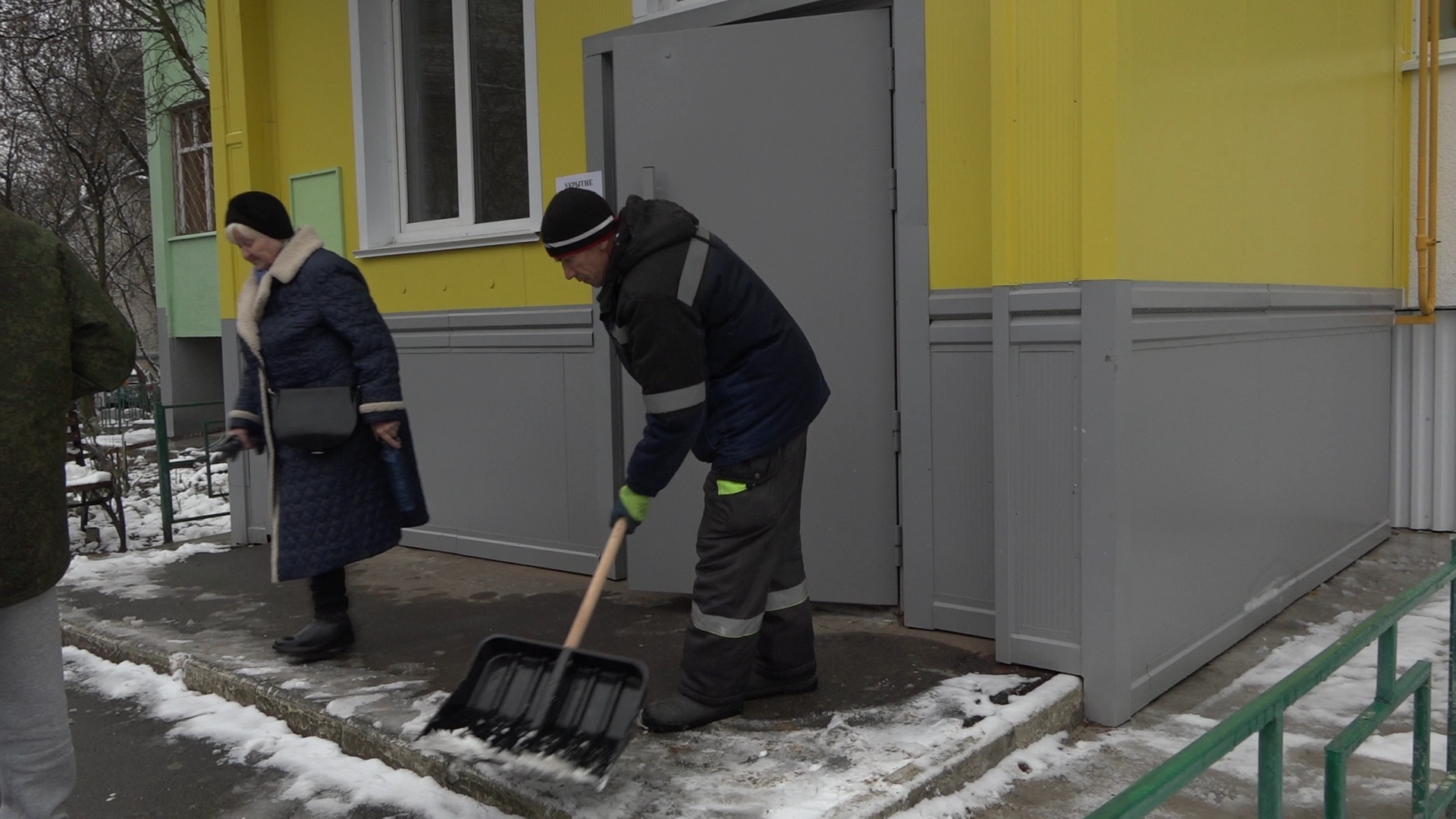 уборка улиц города, власиха уборку улиц, первый снегопад, власиха жкх, заозерный власиха,вертикалки, вертикальное видео,
