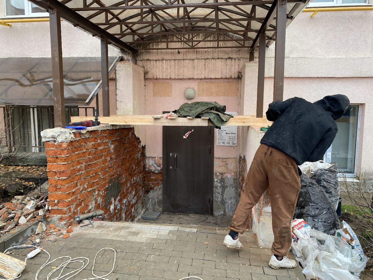 Тротуар, Ремонт, детская поликлиника, Ремонт крыши, вертикалки,