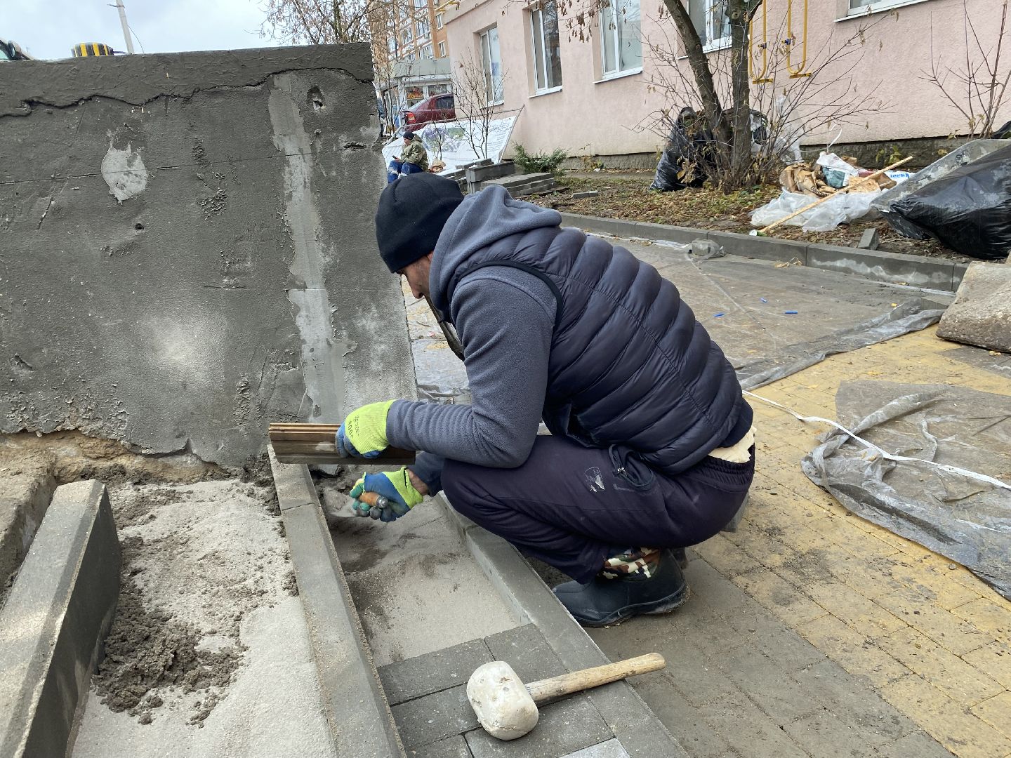 Тротуар, Ремонт, детская поликлиника, Ремонт крыши, вертикалки,