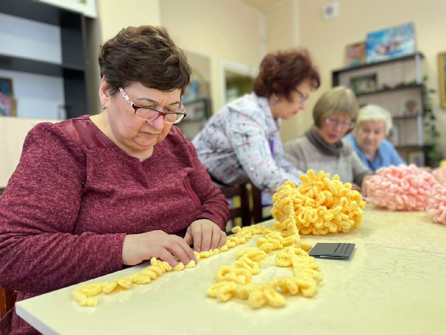 вертикалки, центр социального обслуживания, недоношенные дети, младенцы, перинатальный центр, помощь детям, вязание для недоношенных,