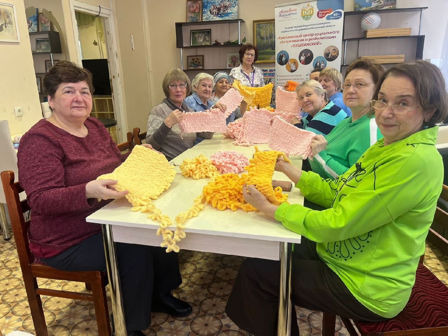 вертикалки, центр социального обслуживания, недоношенные дети, младенцы, перинатальный центр, помощь детям, вязание для недоношенных,