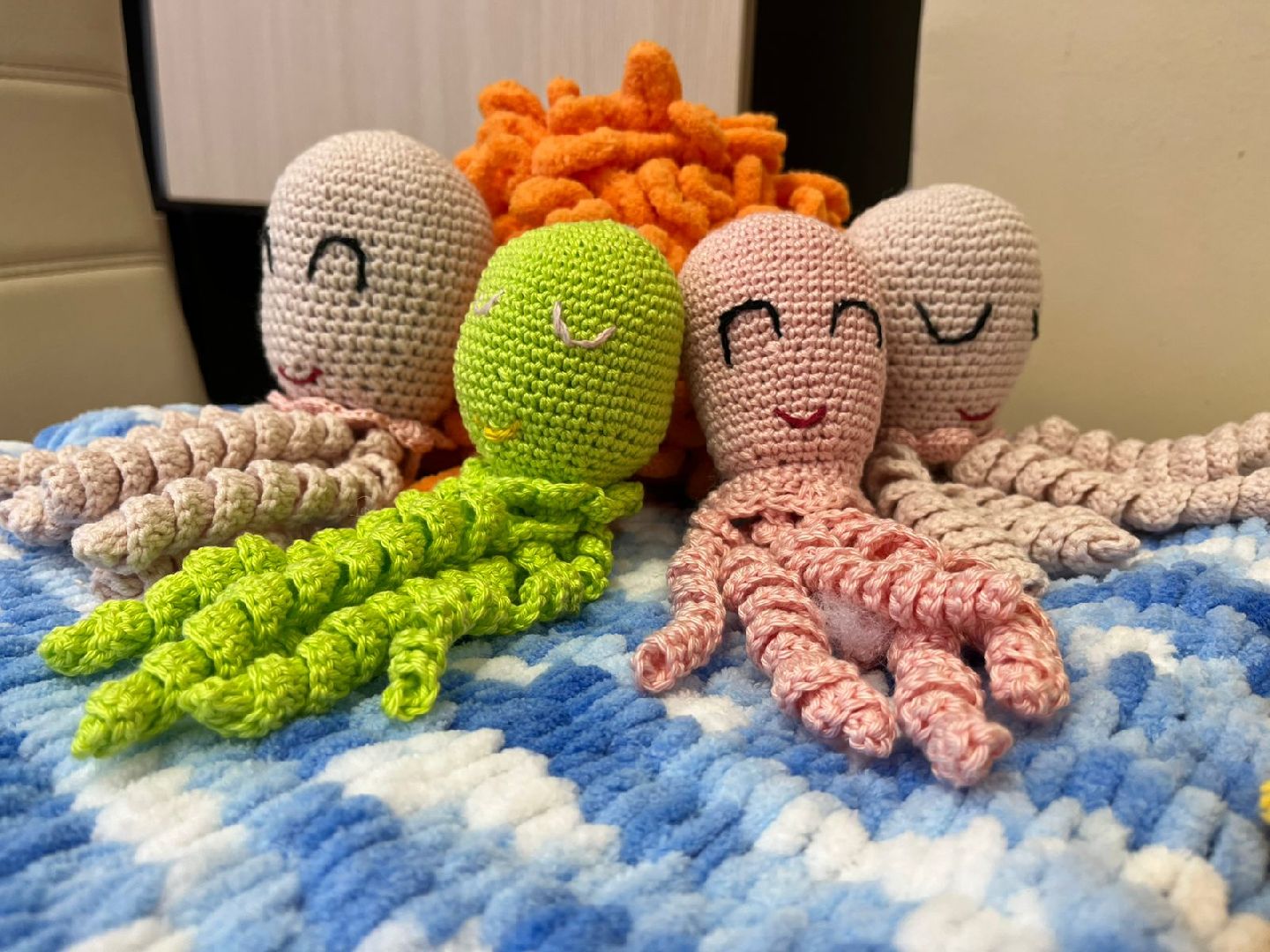 вертикалки, центр социального обслуживания, недоношенные дети, младенцы, перинатальный центр, помощь детям, вязание для недоношенных,