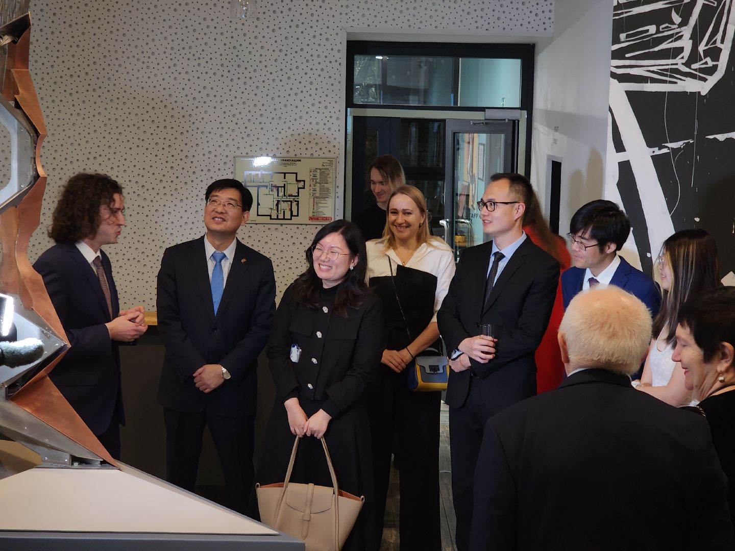 Черноголовка, Посольство Китая, Наука и искусство,