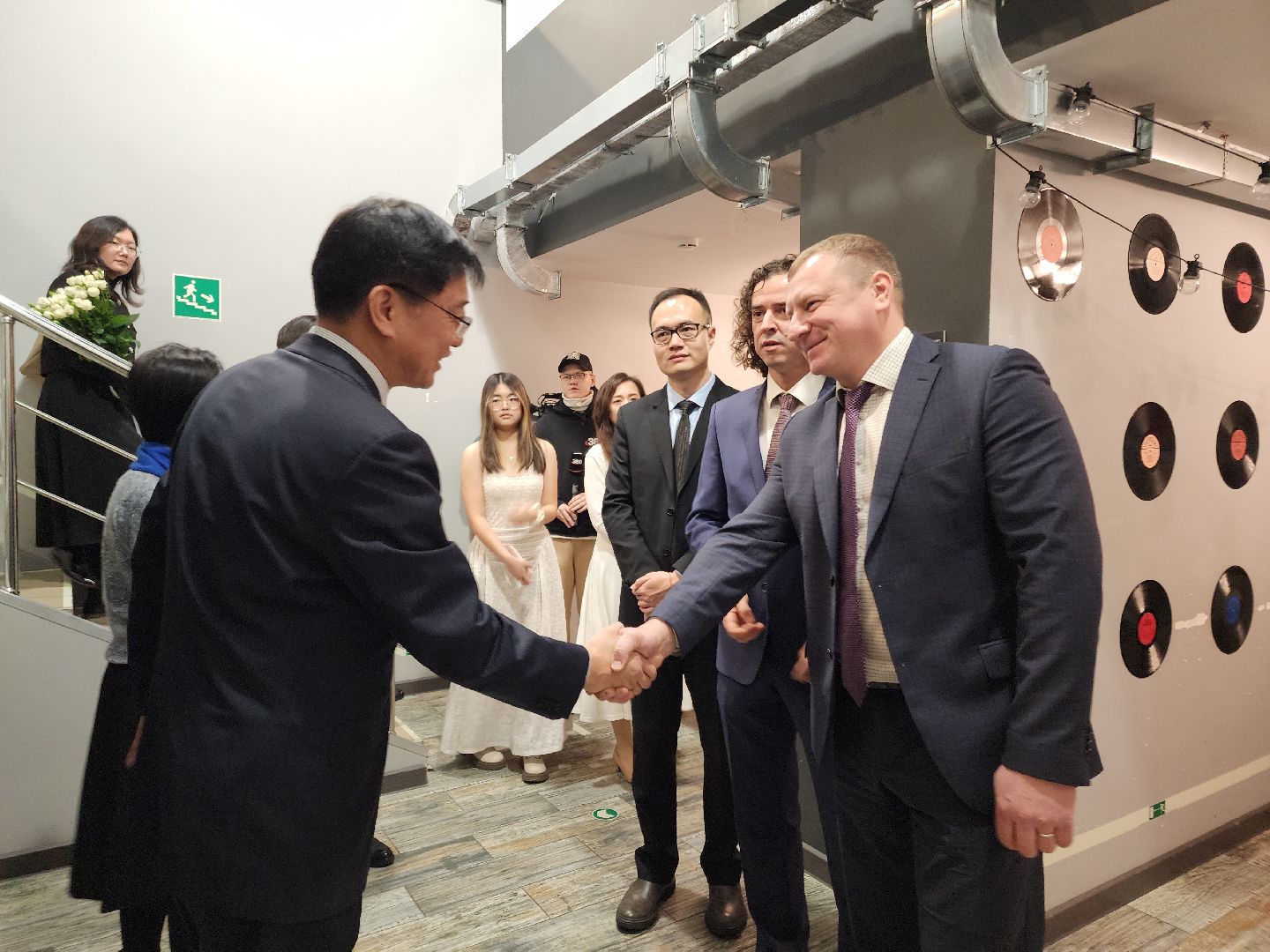 Черноголовка, Посольство Китая, Наука и искусство,