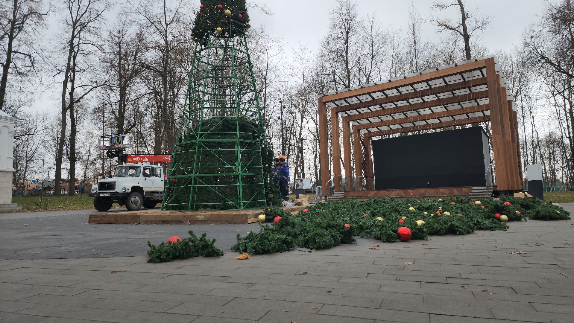 серпухов, новогодние праздники, елка желаний, парк имени олега степанова, комбинат благоустройства, вертикалки,