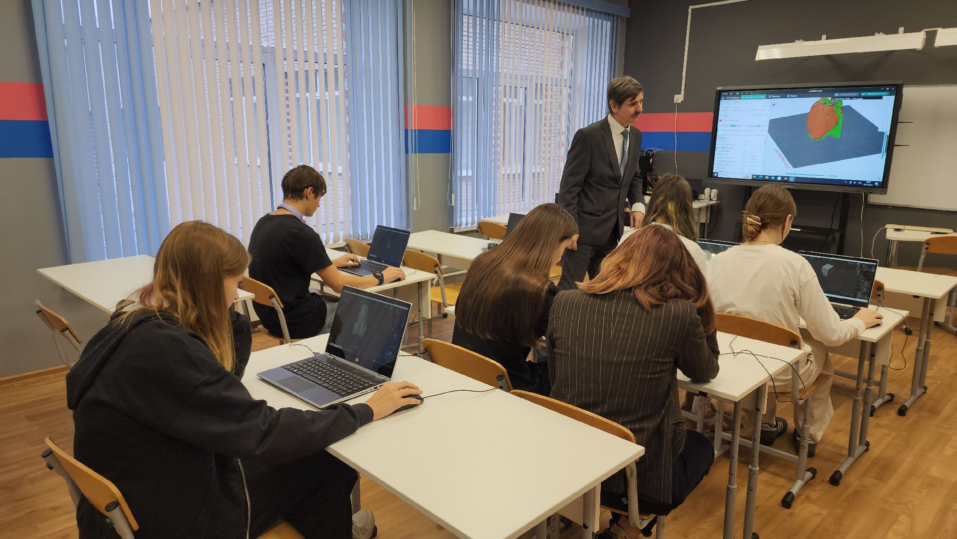 вертикалки, поселок, образовательный центр, цифровое образование, цифровые технологии, точка роста, школьники, принтер, моделирование, виртуальная реальность,