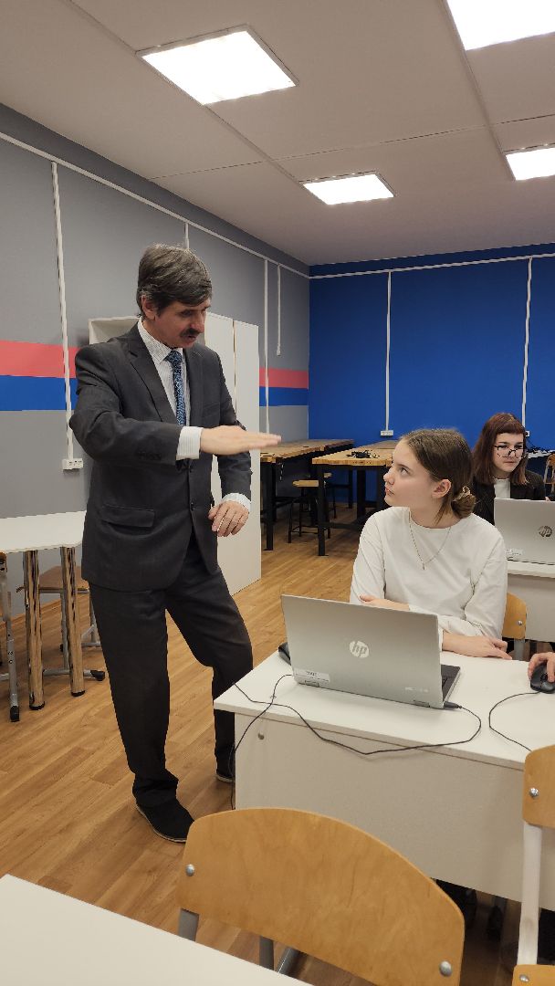 вертикалки, поселок, образовательный центр, цифровое образование, цифровые технологии, точка роста, школьники, принтер, моделирование, виртуальная реальность,