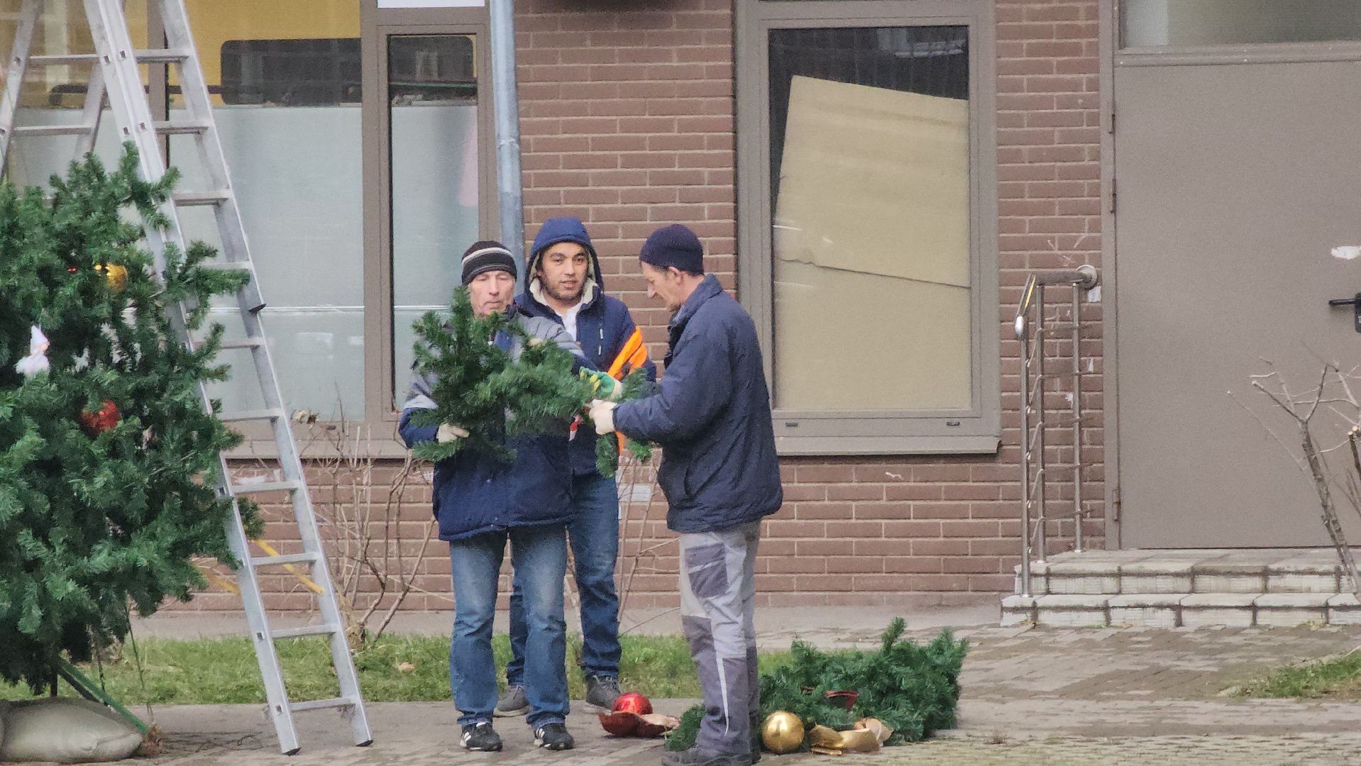 долгопрудный, площадь собина, новогодняя ель, вертикалки,