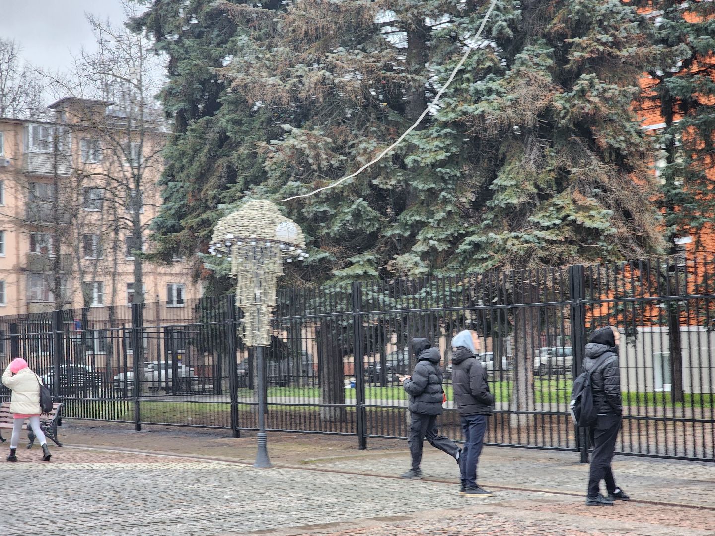 долгопрудный, площадь собина, новогодняя ель, вертикалки,