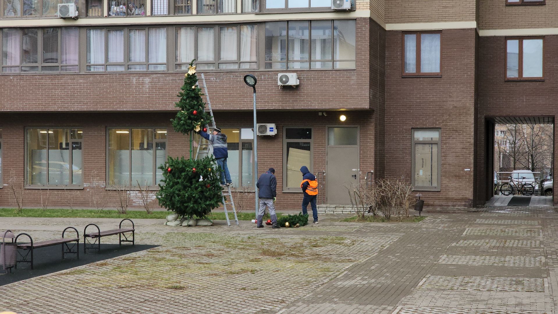 долгопрудный, площадь собина, новогодняя ель, вертикалки,