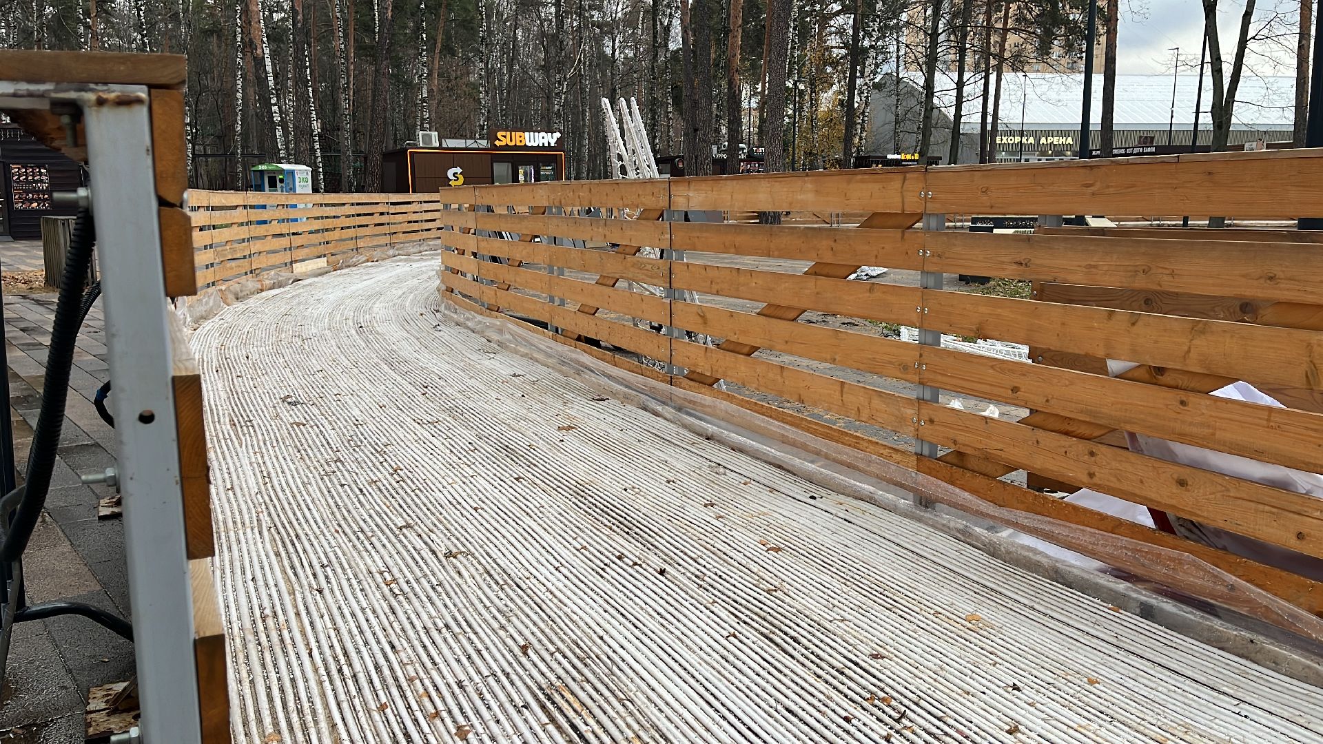 каток в парке, каток в центре города, парк пехорка, зима, зима 2024-2025, зима близко, зима в парках,вертикалка, вертикальное видео,