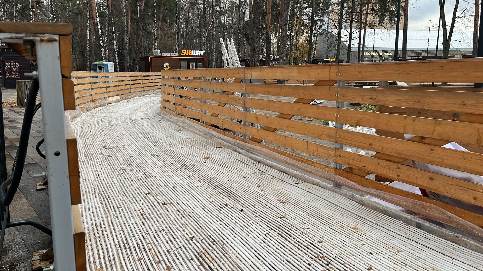 каток в парке, каток в центре города, парк пехорка, зима, зима 2024-2025, зима близко, зима в парках,вертикалка, вертикальное видео,