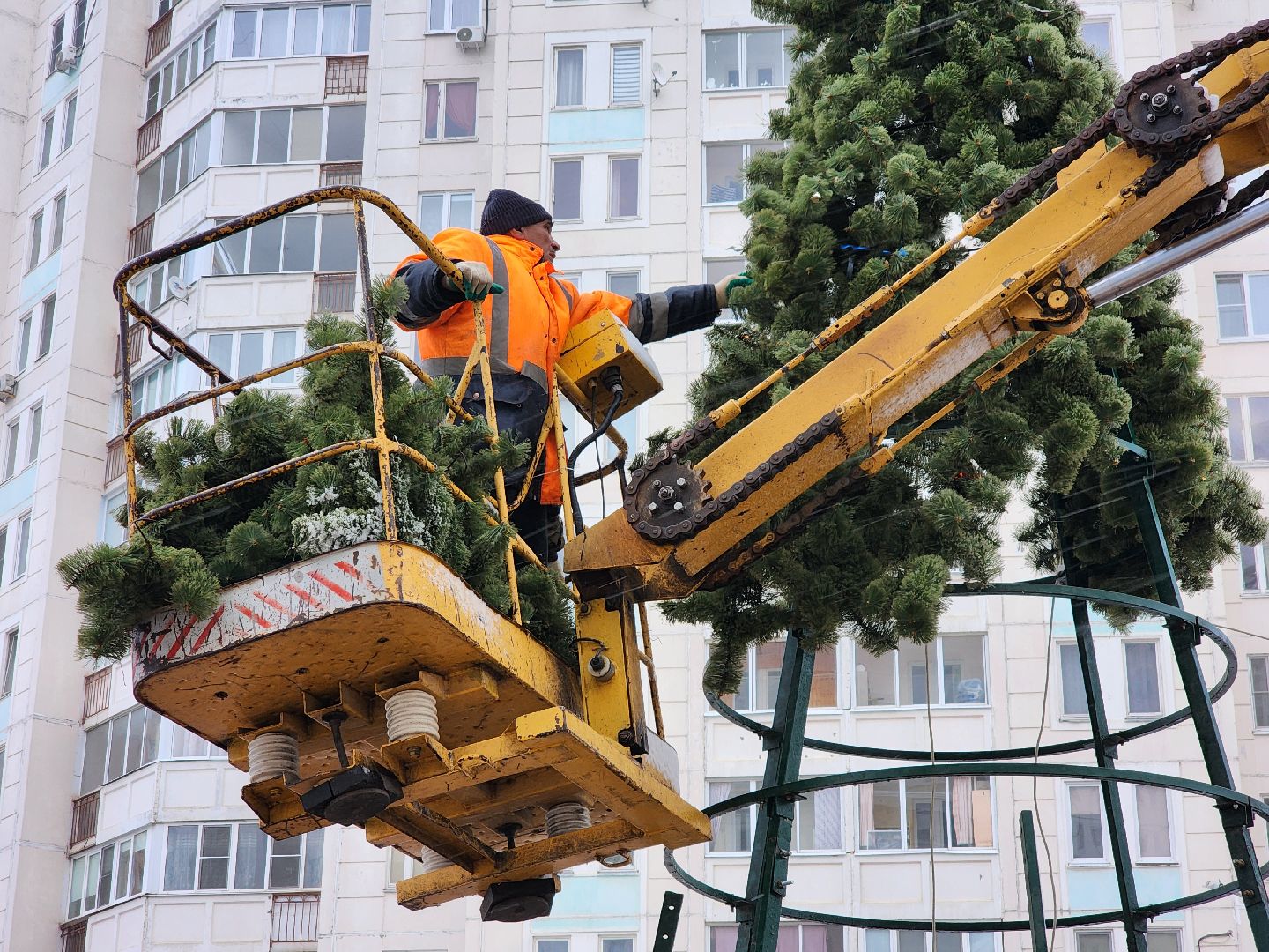 подольск, новый год, установка елок, украшение города, праздник,