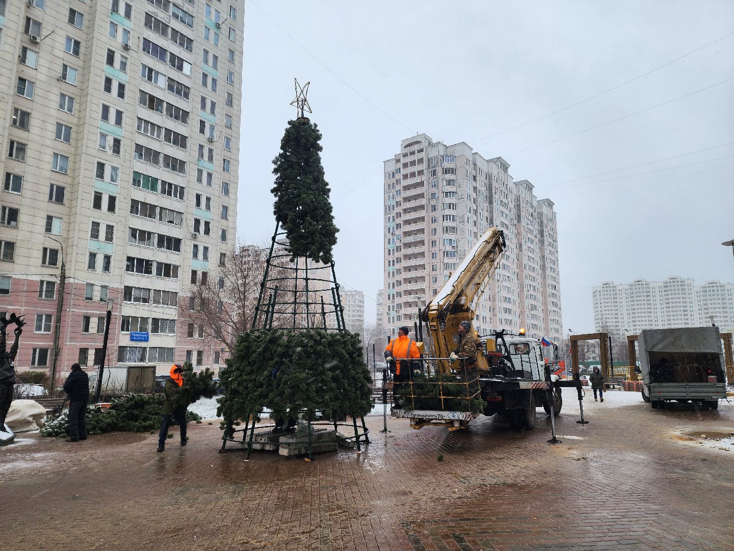подольск, новый год, установка елок, украшение города, праздник,