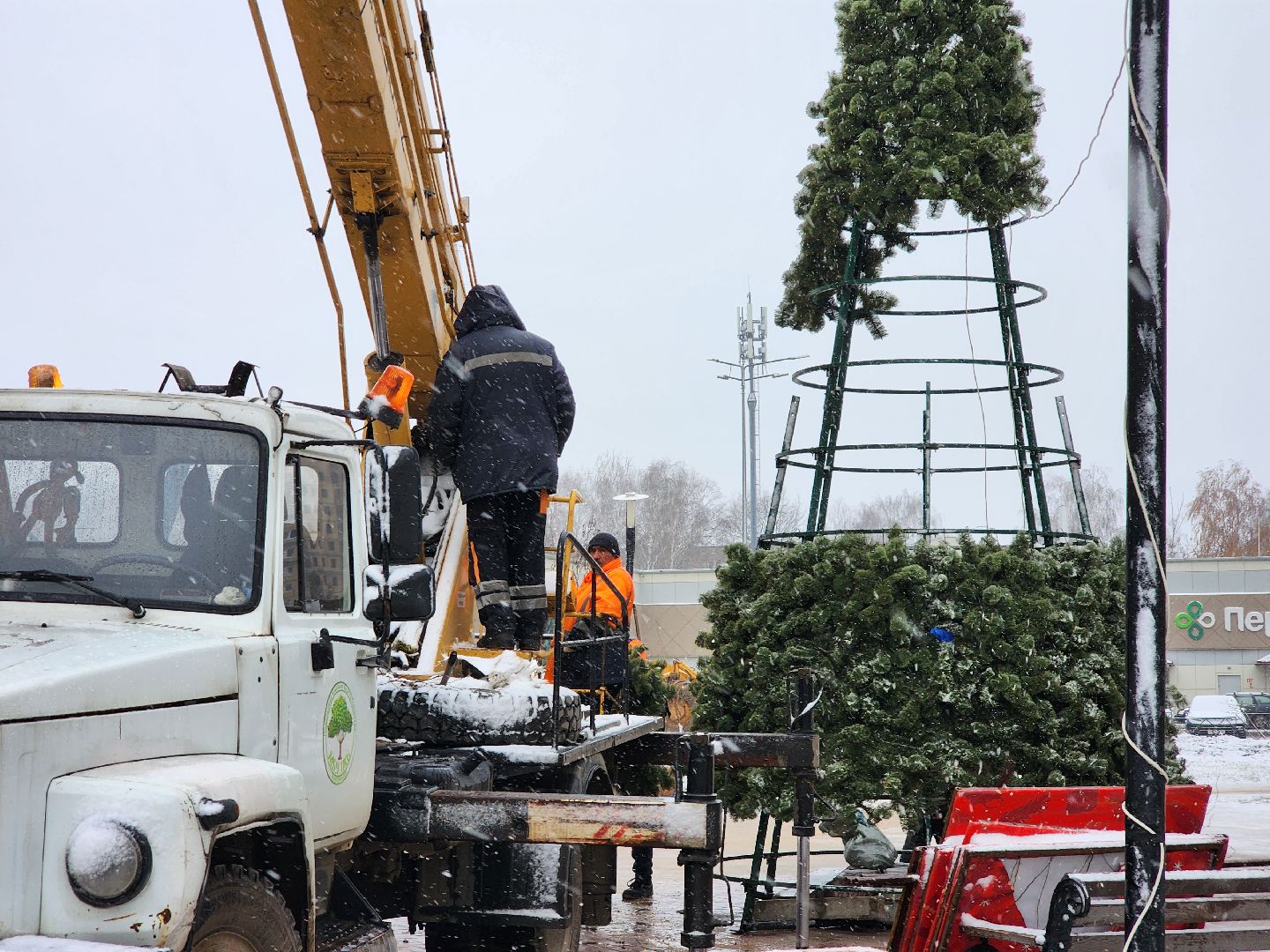 подольск, новый год, установка елок, украшение города, праздник,