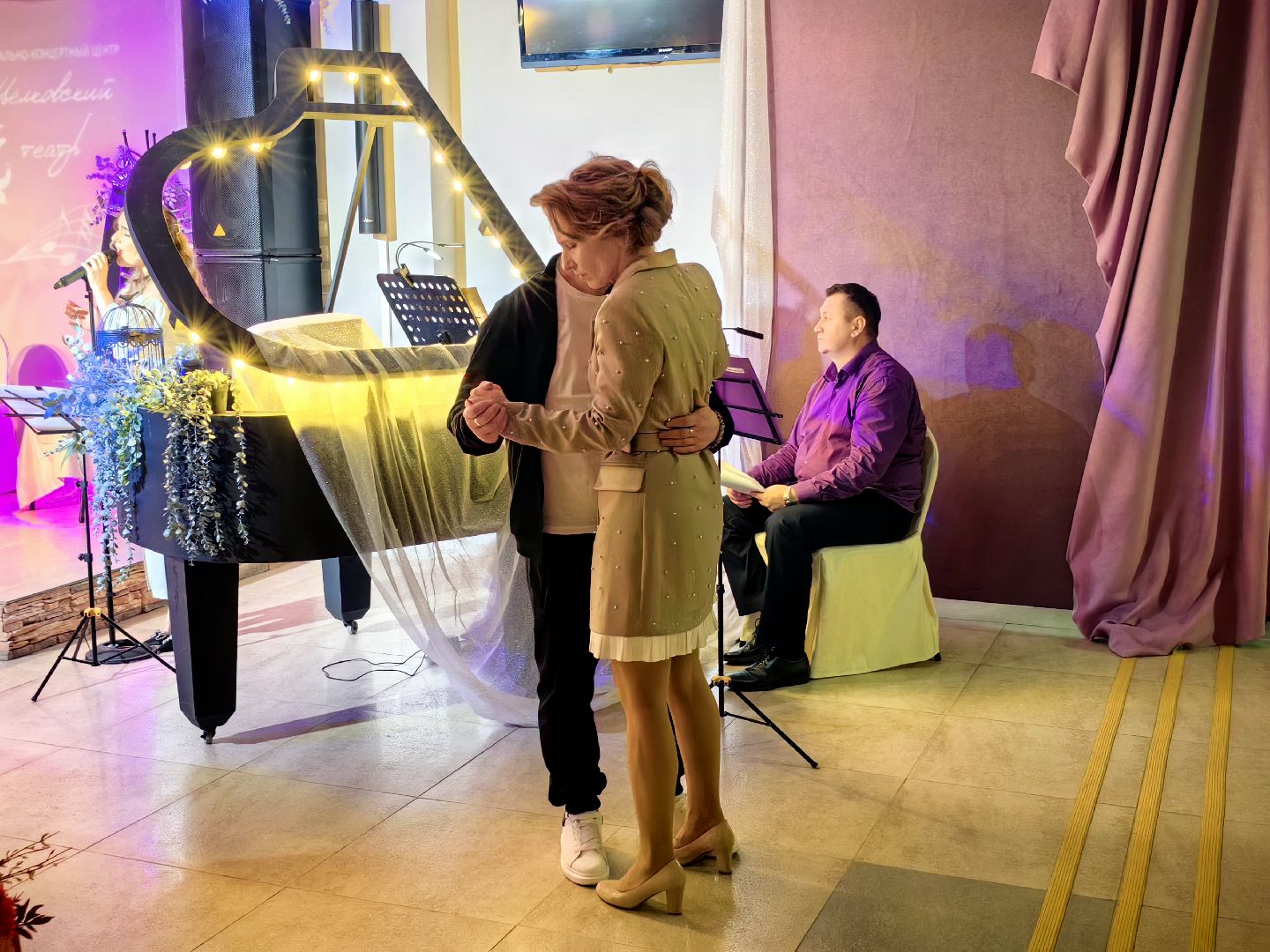 премьера спектакля, театр, актер, живая музыка, вертикалки