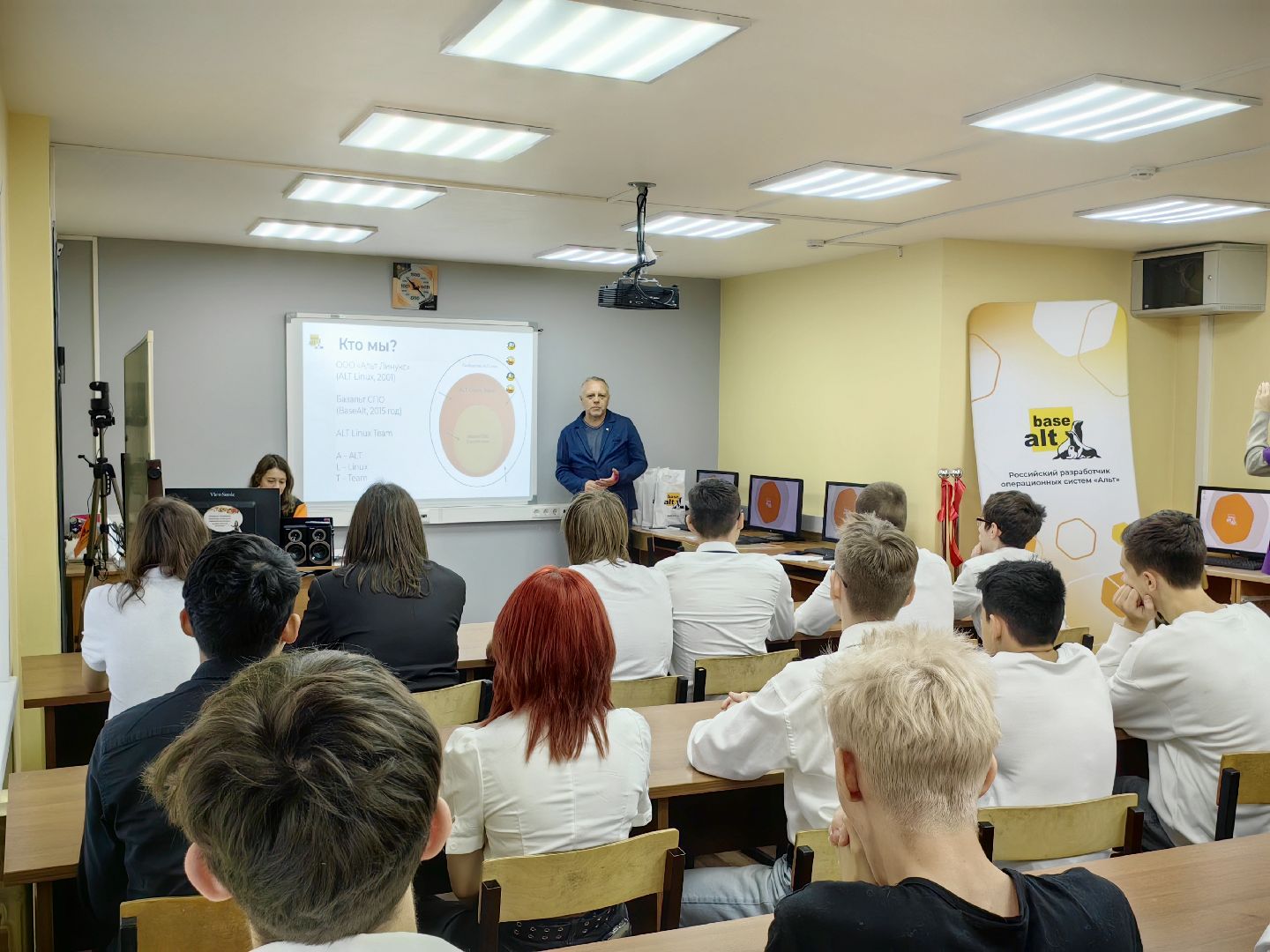 студент, колледж, ИТ-продукт, российская разработка, лаборатория, вертикалки