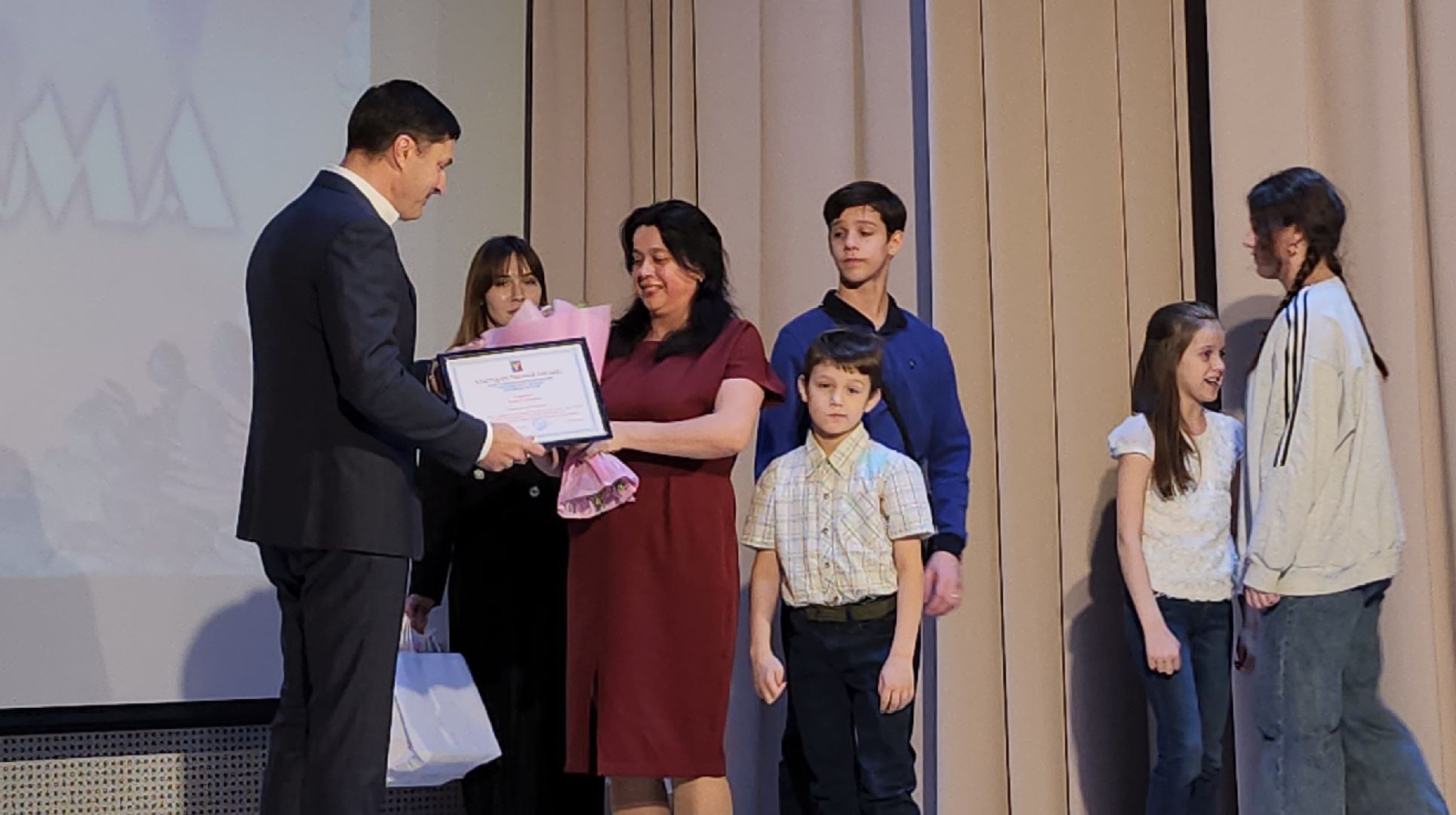 люберцы, многодетная мама, участник сво, глава городского округа люберцы владимир волков, вертикалка,