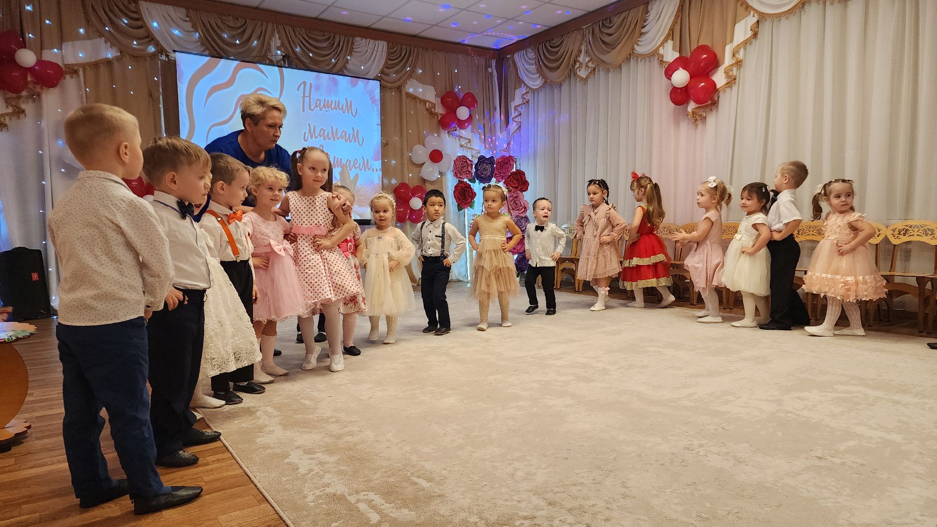 Бронницы, День мамы, Утренник в детском саду, Многодетная мама, Вертикалка, Вертикальное видео,