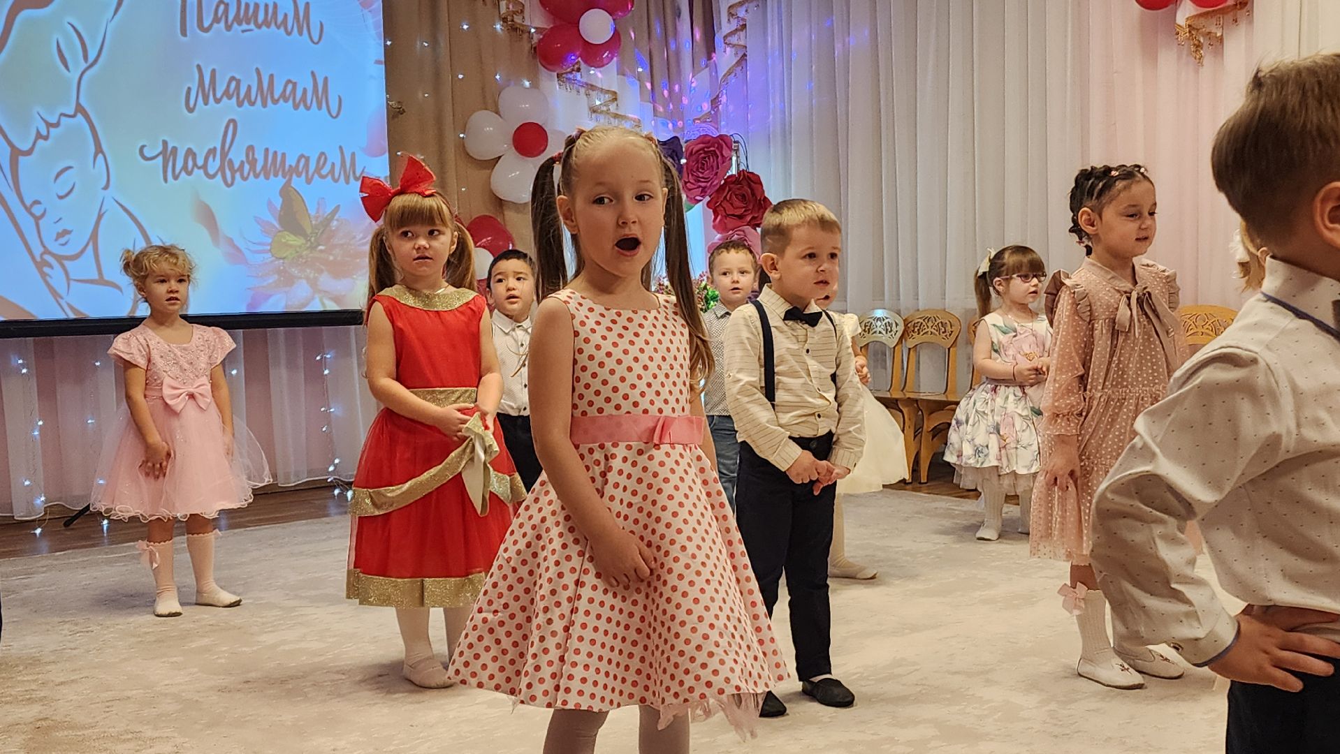 Бронницы, День мамы, Утренник в детском саду, Многодетная мама, Вертикалка, Вертикальное видео,