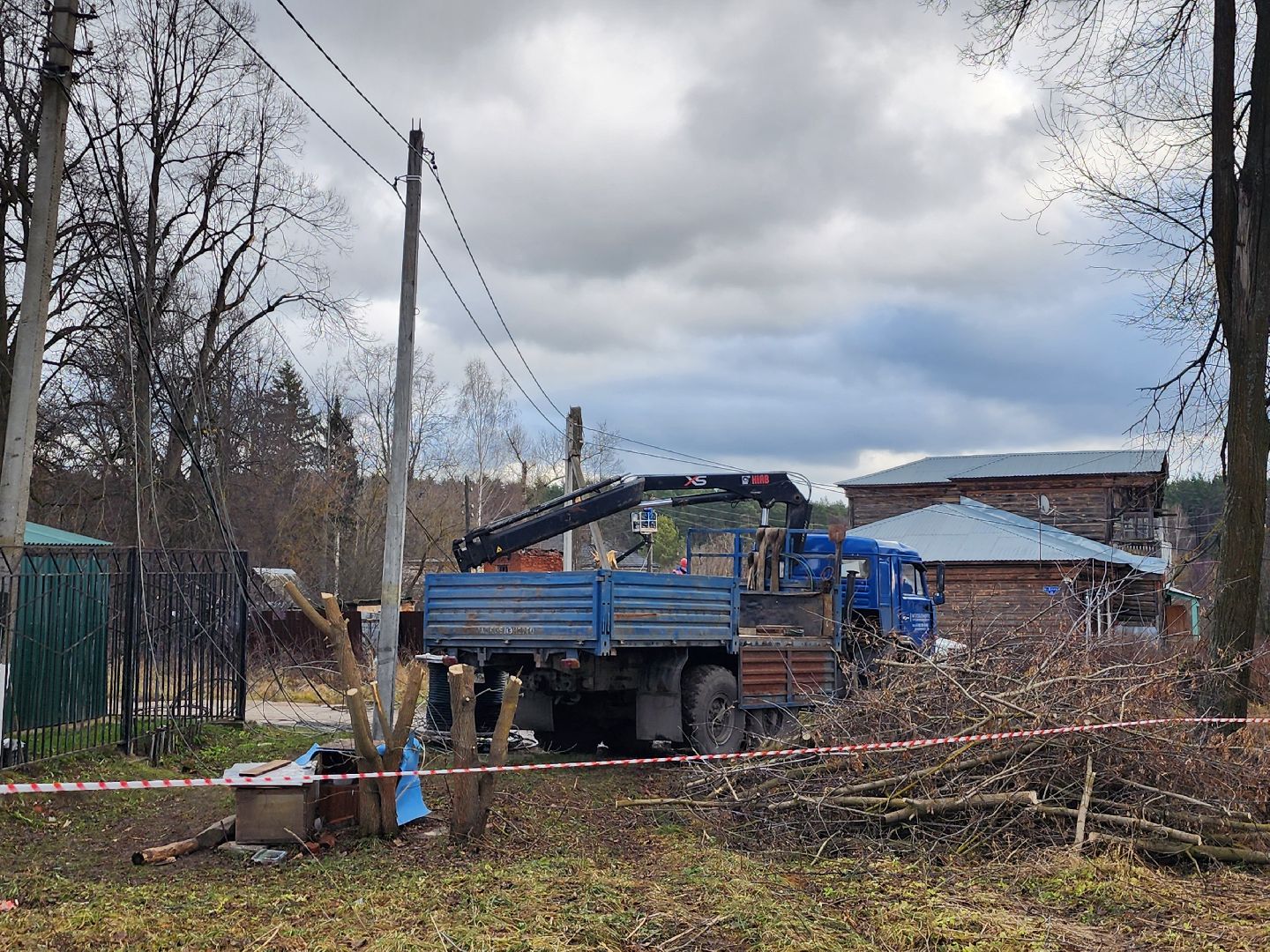 серпухов, местечко данки, ураган, мособлэнерго, обрыв линии электропередач, вертикалки,