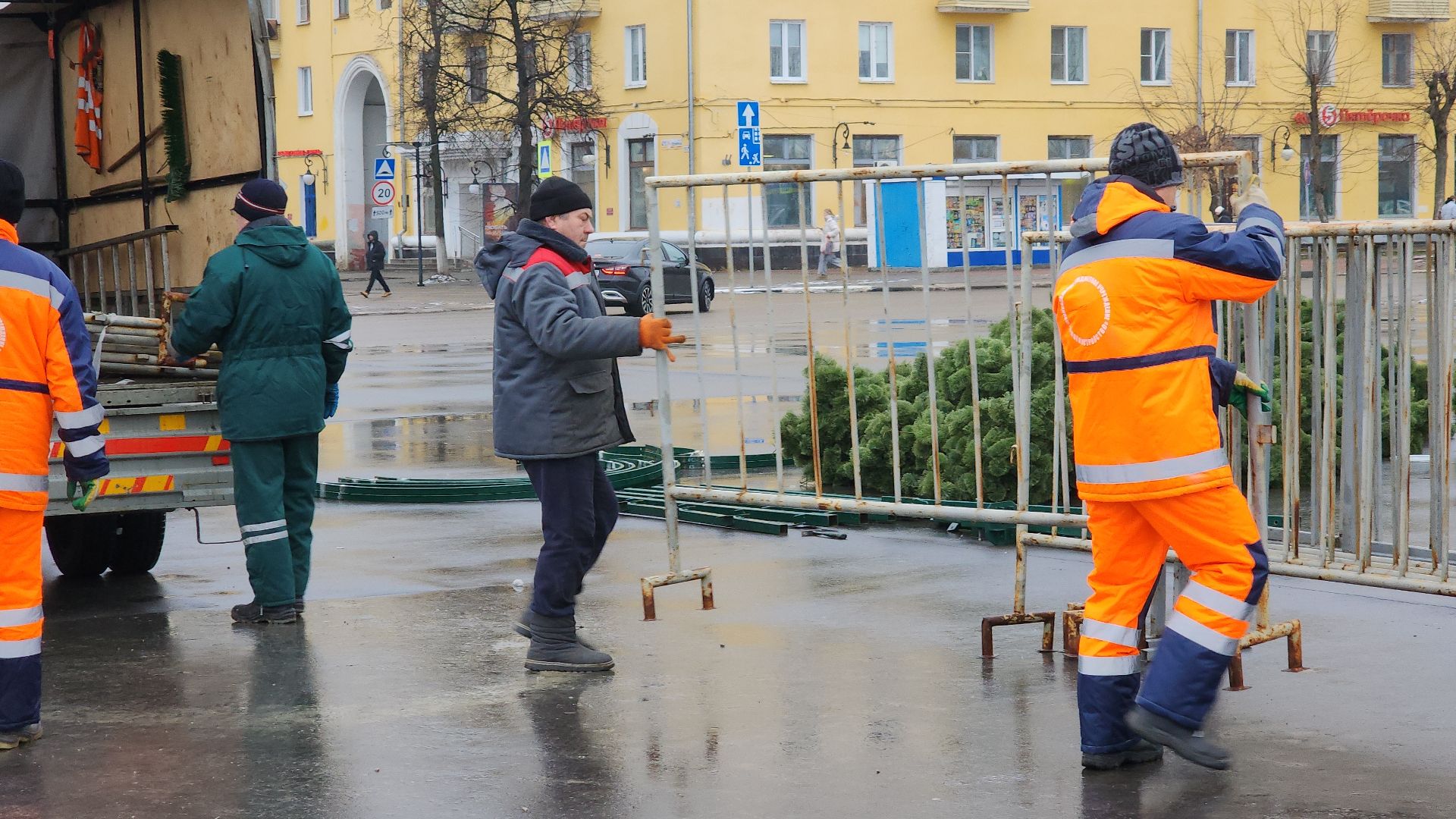 ёлка, новогодняя елка, электросталь, зимний сезон, праздник, новогоднее оформление, новогоднее настроение, новогоднее украшение, мбу, мбу благоустройство, вертикалка, вертикальное видео,