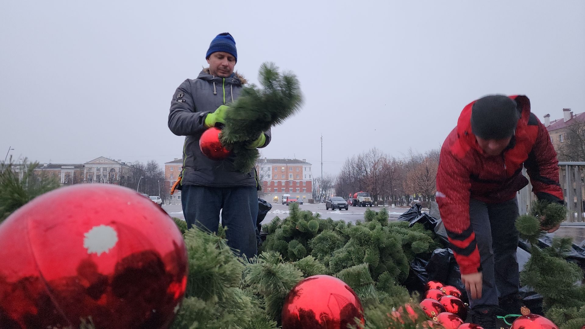 ёлка, новогодняя елка, электросталь, зимний сезон, праздник, новогоднее оформление, новогоднее настроение, новогоднее украшение, мбу, мбу благоустройство, вертикалка, вертикальное видео,