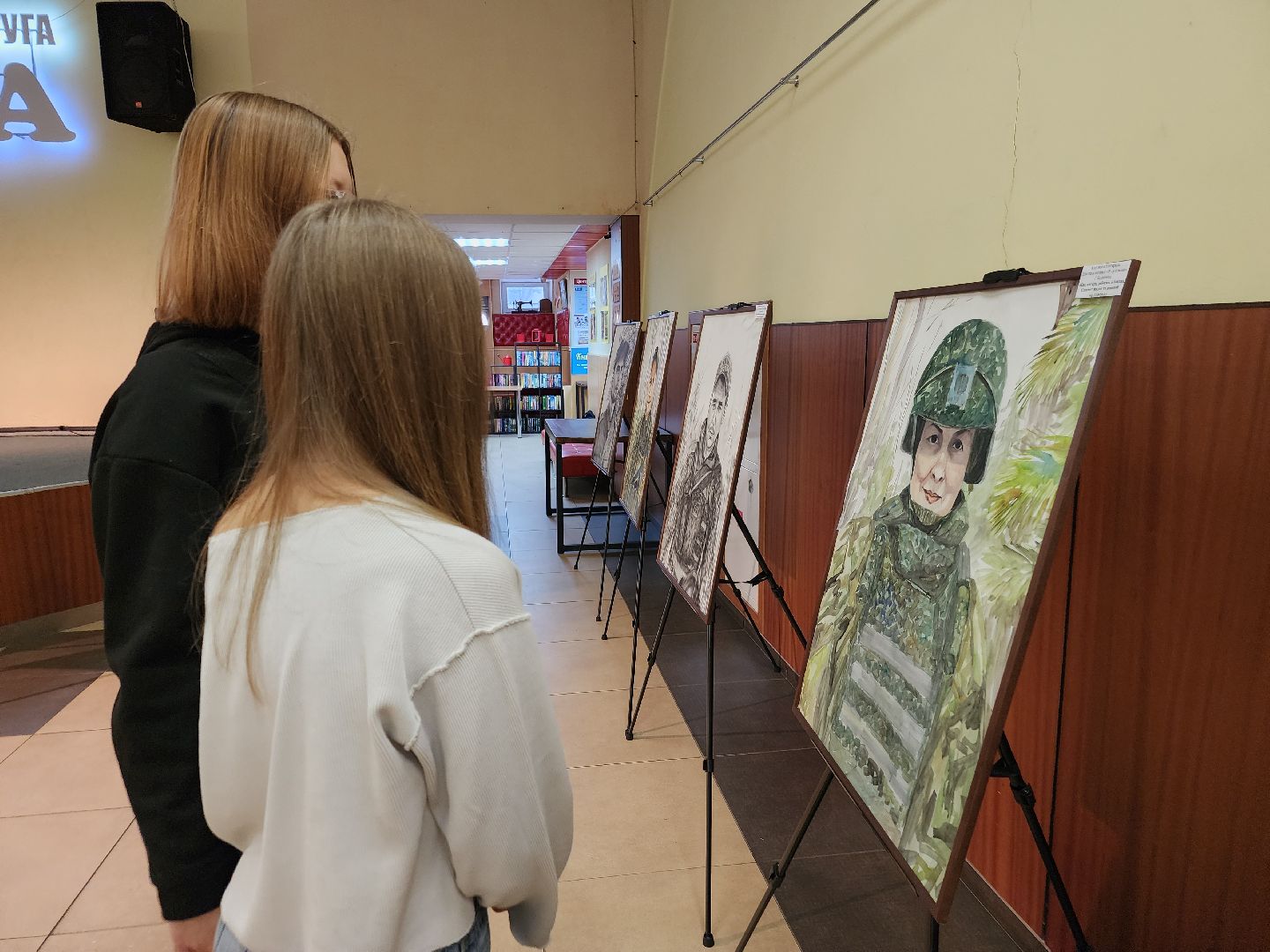 вертикалки, комитет семей воинов отечества, орехово-зуево,Выставка портретов участников сво,