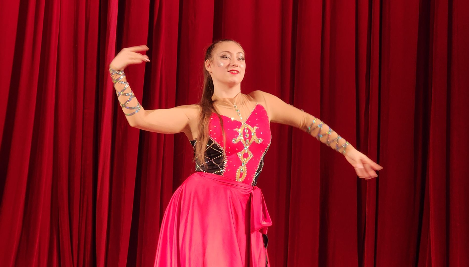 Звенигород, Спорт, День матери, цирковое искусство, воздушная гимнастика, вертикалка, вертикальное видео,