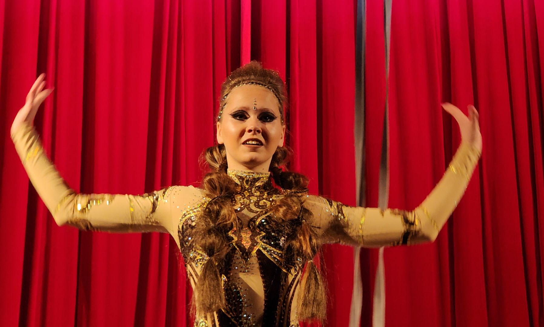 Звенигород, Спорт, День матери, цирковое искусство, воздушная гимнастика, вертикалка, вертикальное видео,