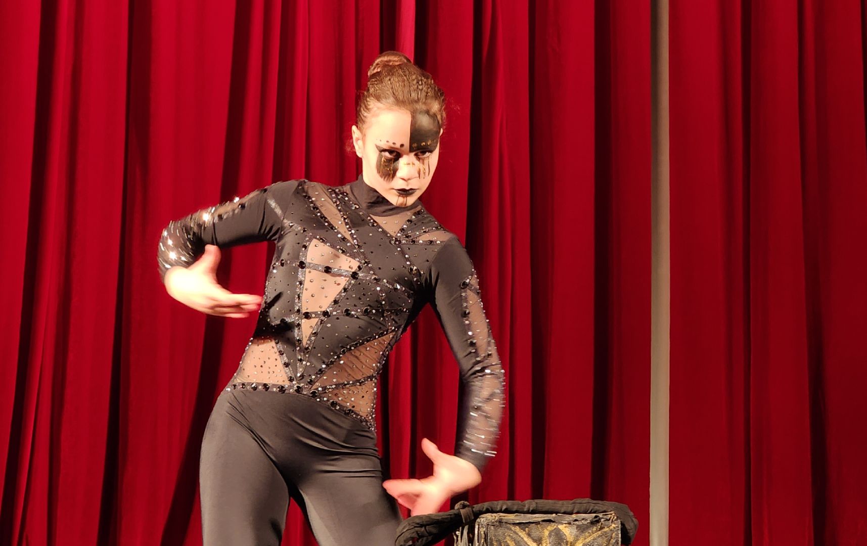 Звенигород, Спорт, День матери, цирковое искусство, воздушная гимнастика, вертикалка, вертикальное видео,