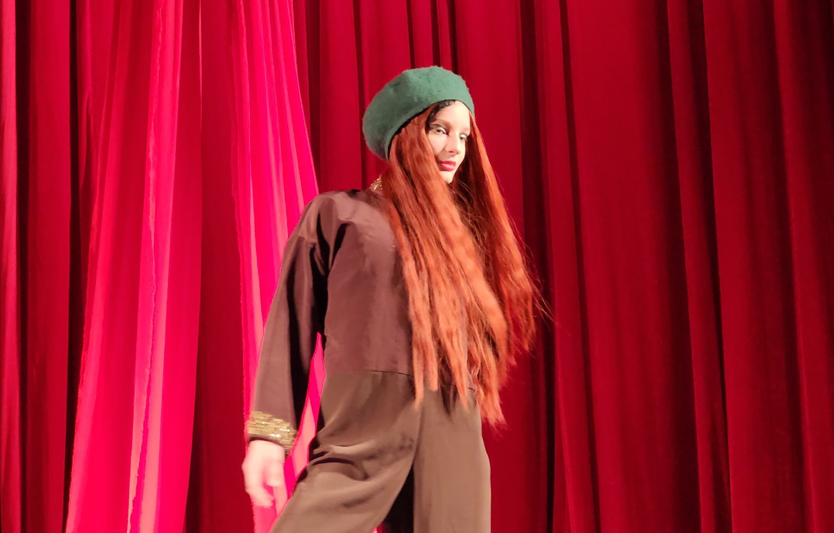 Звенигород, Спорт, День матери, цирковое искусство, воздушная гимнастика, вертикалка, вертикальное видео,