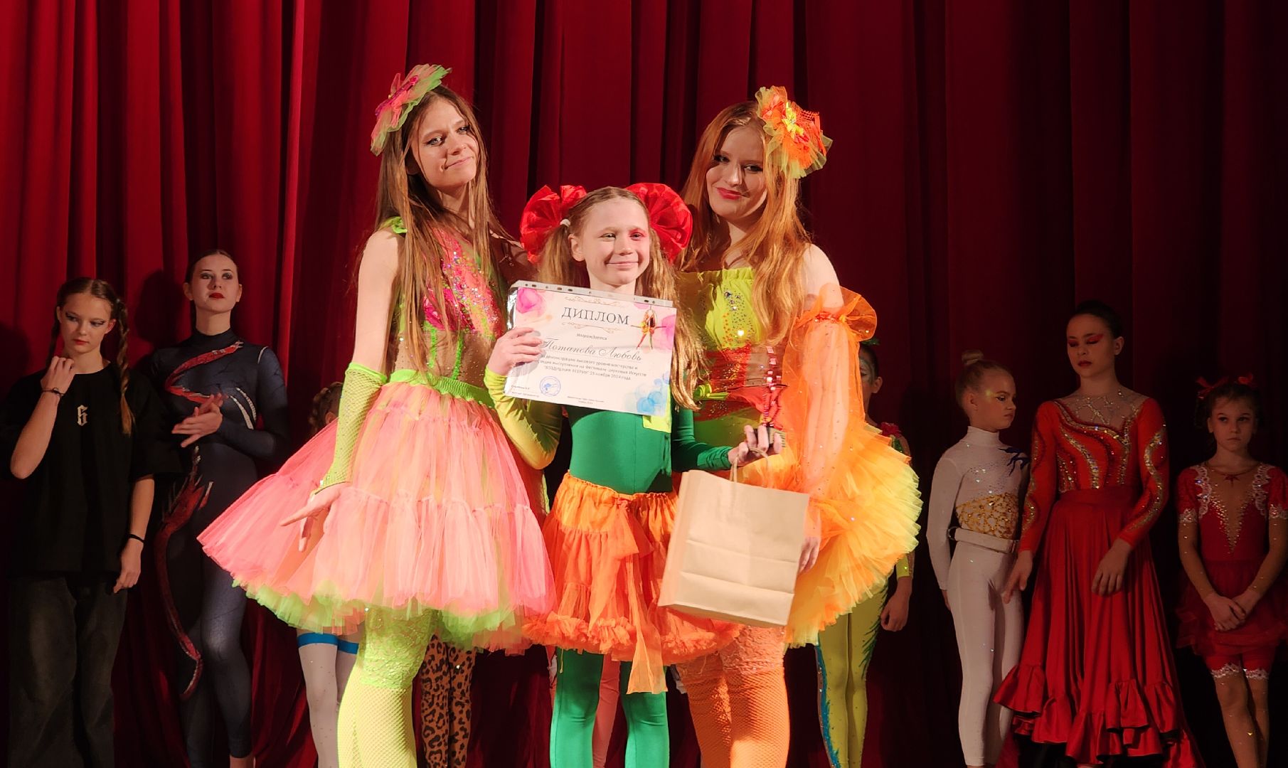 Звенигород, Спорт, День матери, цирковое искусство, воздушная гимнастика, вертикалка, вертикальное видео,