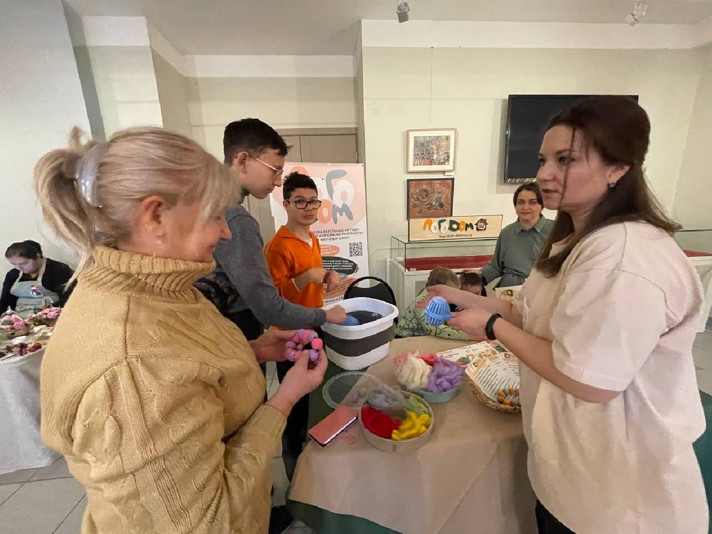 дмитров, фонд дело жизни, день матери, вертикалки,