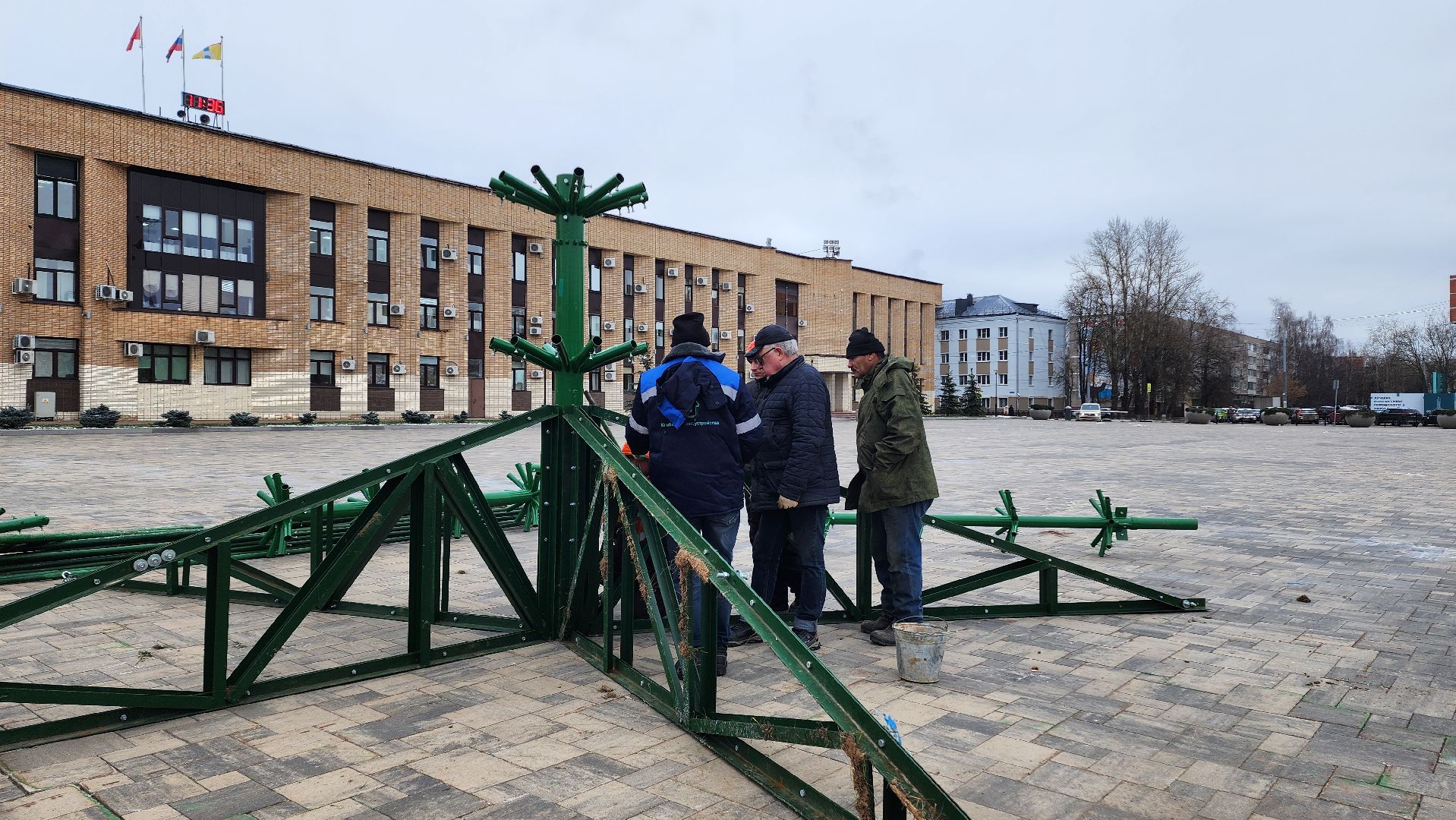 Домодедово, Площадь, площадь победы, Подмосковье, Главная ель, установка елок, новый год, благоуйстройство, центральная площадь, зима в парках, зима в подмосковье, вертикалки,