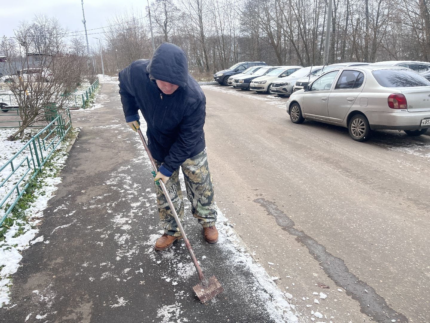 снег, наледь, снег и наледь, уборка, уборка снега, жкх, тротуар, уборка тротуара, уборка тротуаров, вертикалки,