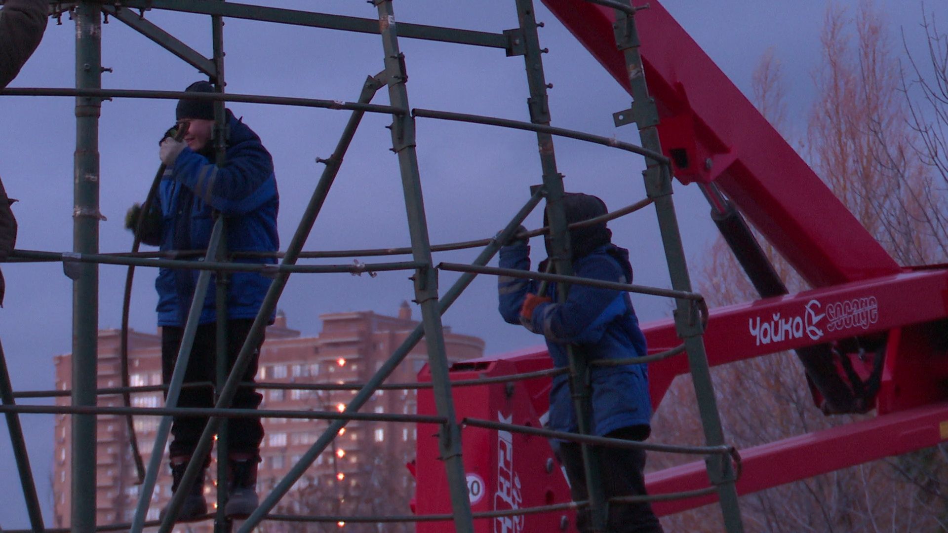 Реутов, вертикалки, символ года, установка елки, елка, пушистая красавица, искусственная ель,