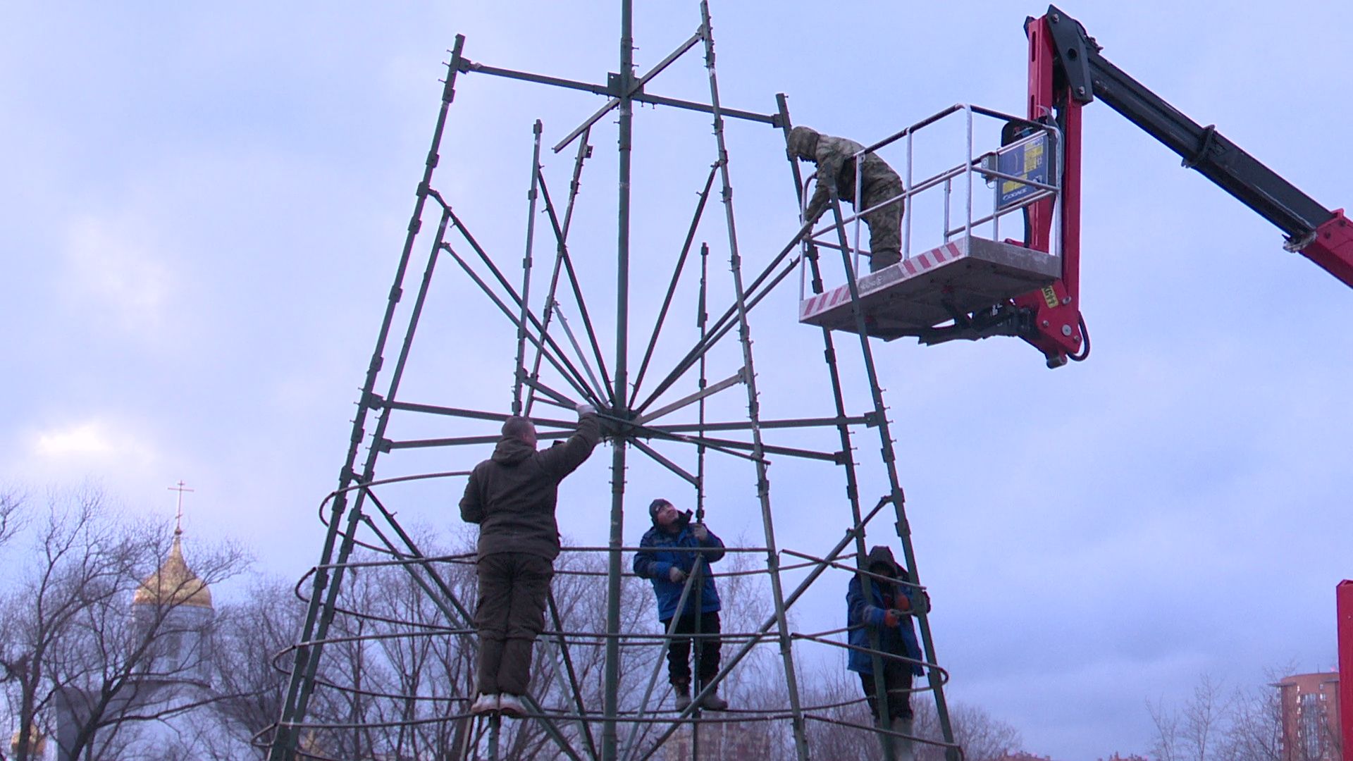Реутов, вертикалки, символ года, установка елки, елка, пушистая красавица, искусственная ель,