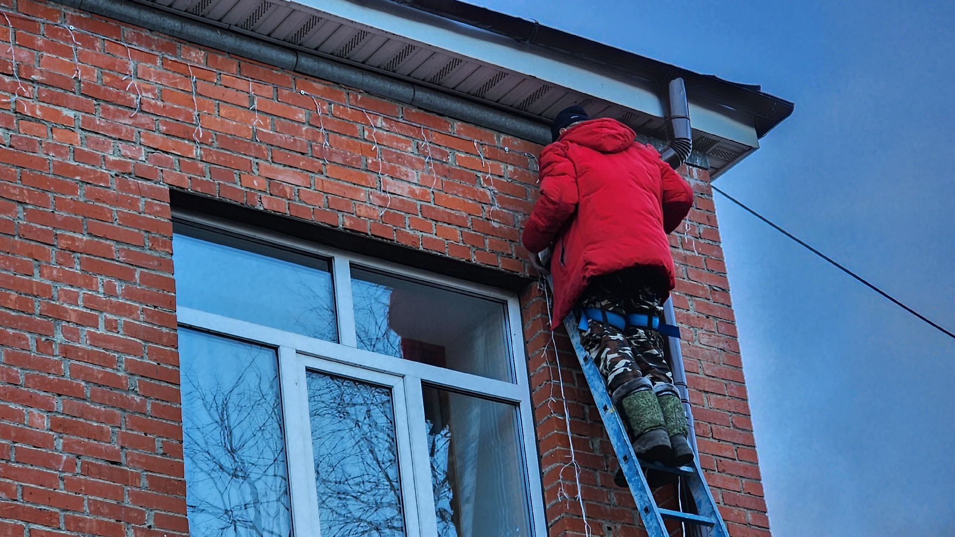 Бронницы, Украшение города к новому году, Горный турист из Бронниц, молодежный центр алиби, Вертикальное видео, Вертикалка,туризм, Горный туризм, Новый год, Алиби молодежный центр, Гирлянда,