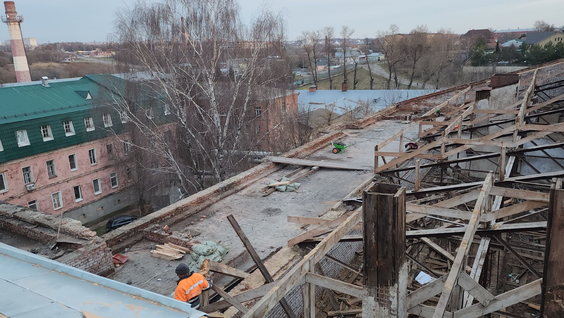 серпухов, фальцевая кровля, замена крыши, дк исток, улица красный текстильщик, ремонт дворца культуры, вертикалки,
