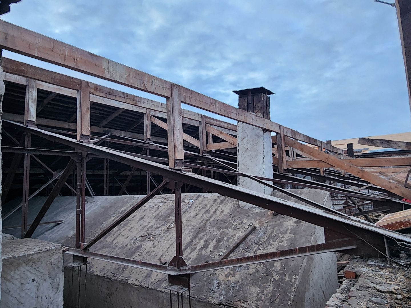 серпухов, фальцевая кровля, замена крыши, дк исток, улица красный текстильщик, ремонт дворца культуры, вертикалки,