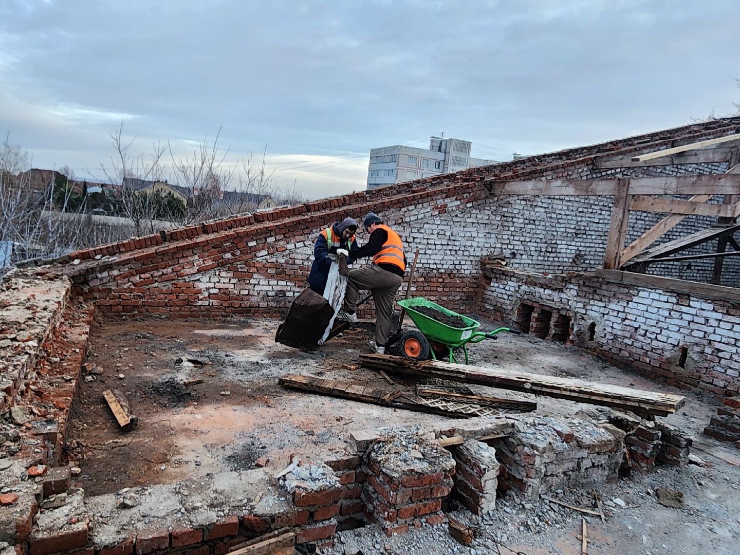 серпухов, фальцевая кровля, замена крыши, дк исток, улица красный текстильщик, ремонт дворца культуры, вертикалки,