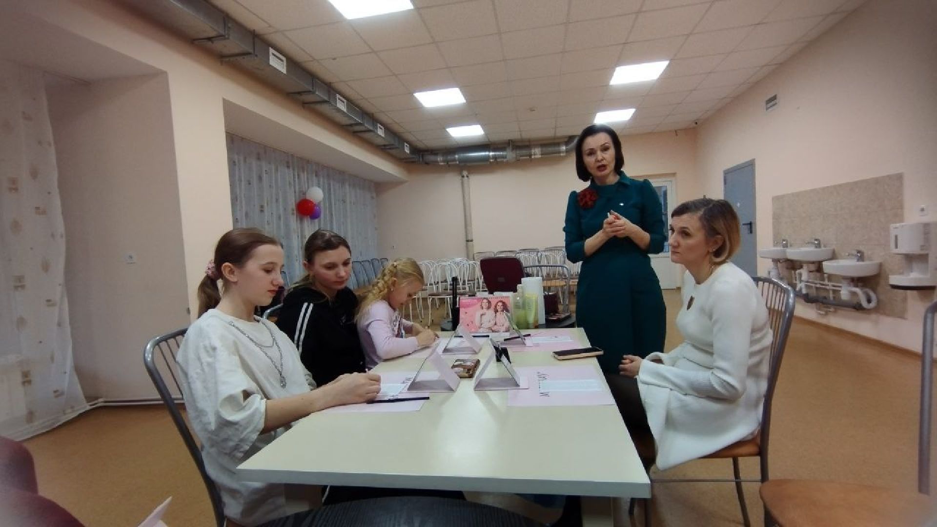 вертикалки, ивантеевка, уход за лицом, уход за кожей, косметология, мамы, дочки-матери, красота, центр социального обслуживания,