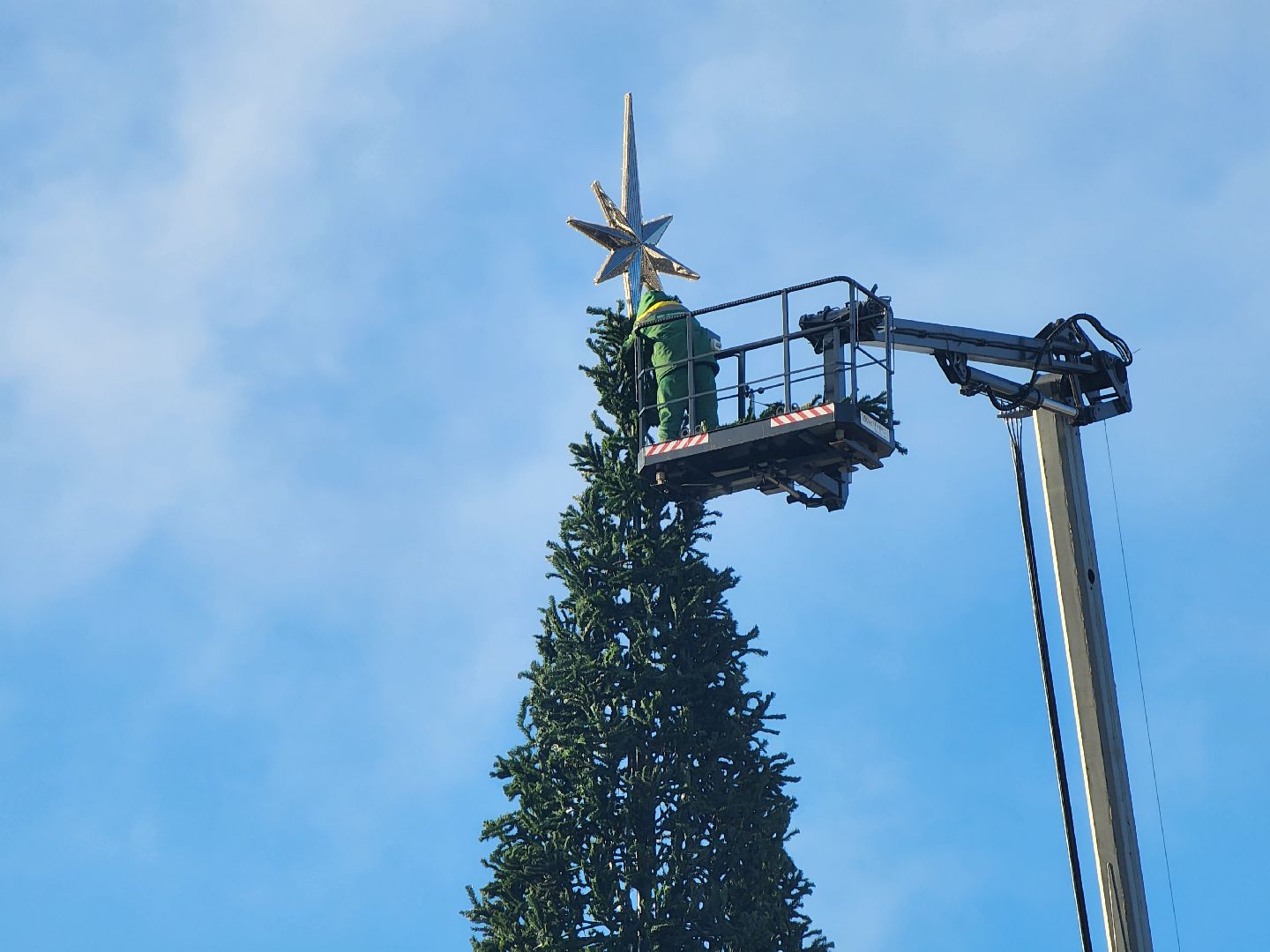 коломна, подготовка к новому году, новогодняя елка, украшение города к новому году,